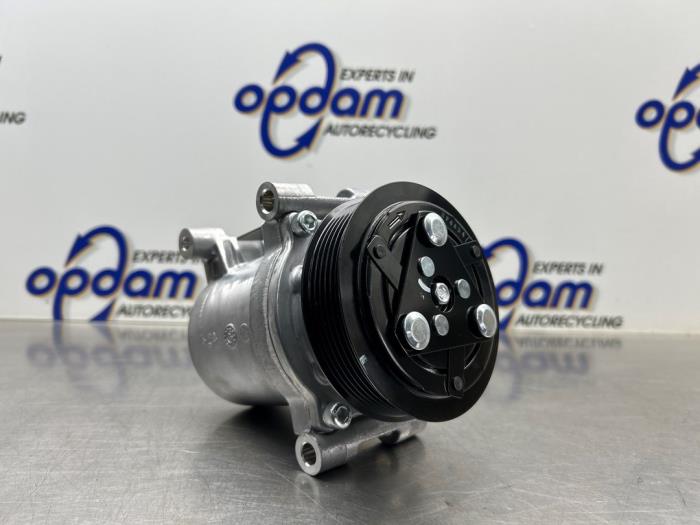 Aircopomp van een Opel Vivaro 2020