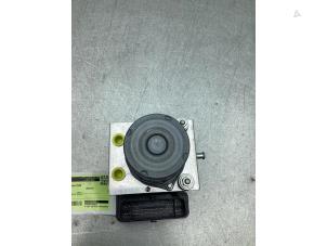 Gebruikte ABS Pomp Mercedes A Limousine (177.1) 1.3 A-250 e Turbo 16V Prijs € 200,00 Margeregeling aangeboden door Gebr Opdam B.V.