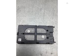 Gebruikte Draadloze oplader Audi A3 Sportback (8YA) 1.0 30 TFSI 12V Mild hybrid Prijs € 100,00 Margeregeling aangeboden door Gebr Opdam B.V.