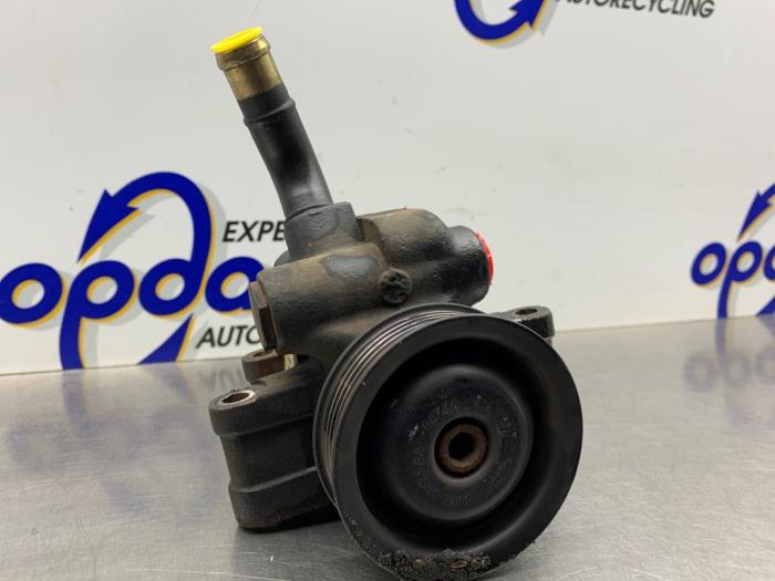 Stuurbekrachtiging Pomp van een Ford Fusion 1.6 16V 2002