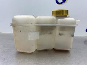 Gebruikte Koelvloeistof Reservoir Ford Fusion 1.6 16V Prijs € 25,00 Margeregeling aangeboden door Gebr Opdam B.V.