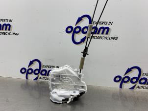 Gebruikte Slotmechaniek Portier 4Deurs rechts-achter Mazda 3 Sport (BP) 1.5 SkyActiv-G 112 16V Prijs € 50,00 Margeregeling aangeboden door Gebr Opdam B.V.