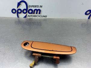 Gebruikte Portiergreep 4Deurs links-voor Kia Picanto (BA) 1.0 12V Prijs € 25,00 Margeregeling aangeboden door Gebr Opdam B.V.