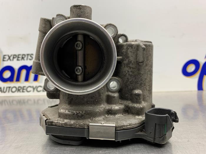 Gebruikte Gasklephuis Opel Corsa D 1.4 16V Twinport Prijs € 35,00 Margeregeling aangeboden door Gebr Opdam B.V.