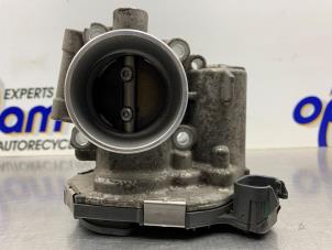 Gebruikte Gasklephuis Opel Corsa D 1.4 16V Twinport Prijs € 35,00 Margeregeling aangeboden door Gebr Opdam B.V.