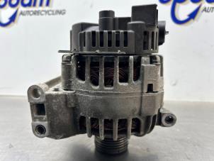 Gebruikte Dynamo Mercedes B (W245) 2.0 B-200 16V Prijs € 75,00 Margeregeling aangeboden door Gebr Opdam B.V.