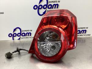 Gebruikte Achterlicht rechts Chevrolet Aveo (250) 1.2 16V Prijs € 50,00 Margeregeling aangeboden door Gebr Opdam B.V.