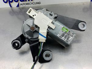 Gebruikte Ruitenwissermotor achter Peugeot 206+ (2L/M) 1.4 XS Prijs € 40,00 Margeregeling aangeboden door Gebr Opdam B.V.