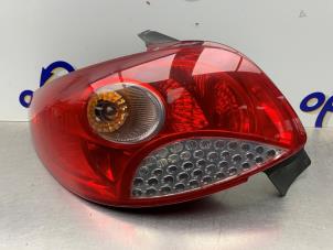 Gebruikte Achterlicht links Peugeot 206+ (2L/M) 1.4 XS Prijs € 40,00 Margeregeling aangeboden door Gebr Opdam B.V.