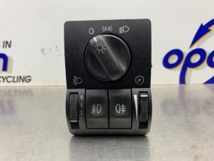Gebruikte Licht Schakelaar Opel Astra G (F08/48) 1.6 16V Prijs € 25,00 Margeregeling aangeboden door Gebr Opdam B.V.