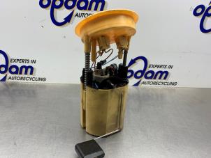 Gebruikte Brandstofpomp Elektrisch BMW 1 serie (E87/87N) 120d 16V Prijs € 35,00 Margeregeling aangeboden door Gebr Opdam B.V.