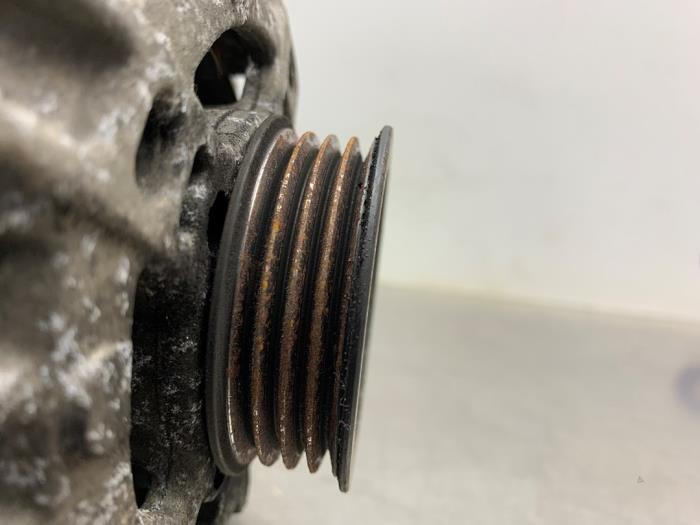 Dynamo van een Hyundai i10 (F5) 1.1i 12V 2012