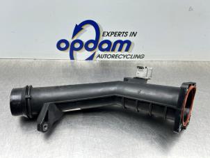 Gebruikte Luchtinlaat slang Mercedes A (W176) 1.6 A-180 16V Prijs € 20,00 Margeregeling aangeboden door Gebr Opdam B.V.