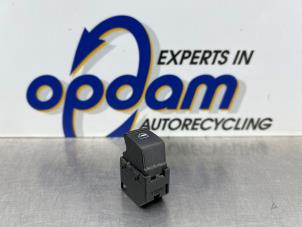 Gebruikte Raam schakelaar elektrisch Volkswagen Sharan (7M8/M9/M6) 2.8 V6 24V Prijs € 25,00 Margeregeling aangeboden door Gebr Opdam B.V.