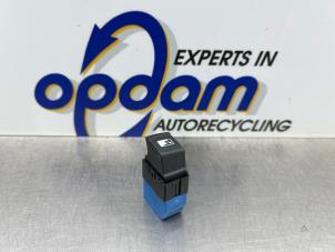 Gebruikte Raam schakelaar elektrisch Volkswagen Sharan (7M8/M9/M6) 2.8 V6 24V Prijs € 35,00 Margeregeling aangeboden door Gebr Opdam B.V.