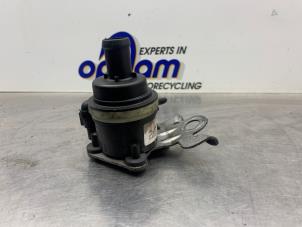 Gebruikte Watercirculatiepomp Opel Astra J Sports Tourer (PD8/PE8/PF8) 1.7 CDTi 16V Prijs € 50,00 Margeregeling aangeboden door Gebr Opdam B.V.