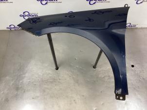 Gebruikte Voorscherm links Mercedes B (W245) 1.7 B-170 16V Prijs € 75,00 Margeregeling aangeboden door Gebr Opdam B.V.