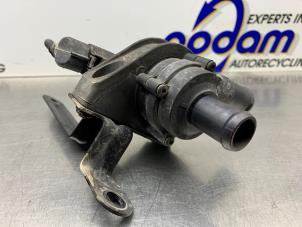 Gebruikte Extra waterpomp Volkswagen Golf VI (5K1) 1.4 TSI 122 16V Prijs € 25,00 Margeregeling aangeboden door Gebr Opdam B.V.