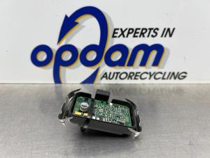 Gebruikte Sensor regen Citroen C4 Picasso (UD/UE/UF) 2.0 16V Autom. Prijs € 25,00 Margeregeling aangeboden door Gebr Opdam B.V.