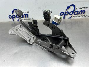 Gebruikte Rempedaal Ford Kuga I 2.0 TDCi 16V 4x4 Prijs € 40,00 Margeregeling aangeboden door Gebr Opdam B.V.