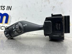 Gebruikte Pinker Schakelaar Ford Kuga I 2.0 TDCi 16V 4x4 Prijs € 25,00 Margeregeling aangeboden door Gebr Opdam B.V.