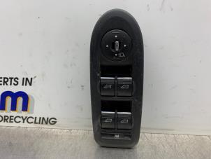 Gebruikte Elektrisch Raam Schakelaar Ford Kuga I 2.0 TDCi 16V 4x4 Prijs € 50,00 Margeregeling aangeboden door Gebr Opdam B.V.