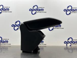 Gebruikte Armsteun Citroen DS3 Cabrio (SB) 1.2 12V PureTech 82 Prijs € 70,00 Margeregeling aangeboden door Gebr Opdam B.V.