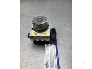 Gebruikte ABS Pomp Renault Kadjar (RFEH) 1.2 Energy TCE 130 Prijs € 150,00 Margeregeling aangeboden door Gebr Opdam B.V.