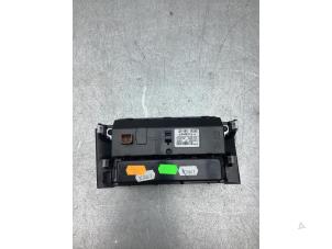 Gebruikte Display Interieur Citroen C4 Berline (NC) 1.2 12V PureTech 130 Prijs € 30,00 Margeregeling aangeboden door Gebr Opdam B.V.