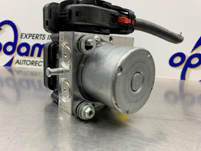 Gebruikte ABS Pomp Opel Karl 1.0 12V Prijs € 150,00 Margeregeling aangeboden door Gebr Opdam B.V.