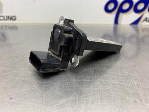 Gebruikte Luchtmassameter Opel Karl 1.0 12V Prijs € 35,00 Margeregeling aangeboden door Gebr Opdam B.V.