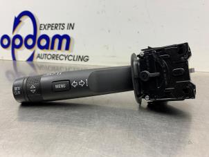 Gebruikte Richtingaanwijzer Schakelaar Opel Karl 1.0 12V Prijs € 25,00 Margeregeling aangeboden door Gebr Opdam B.V.