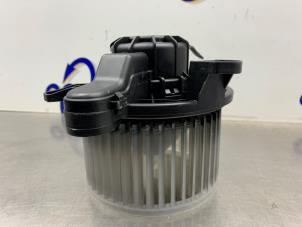 Gebruikte Chaufage Ventilatiemotor Opel Karl 1.0 12V Prijs € 50,00 Margeregeling aangeboden door Gebr Opdam B.V.