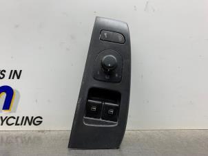 Gebruikte Ruit schakelaar elektrisch Volkswagen Fox (5Z) 1.2 Prijs € 50,00 Margeregeling aangeboden door Gebr Opdam B.V.