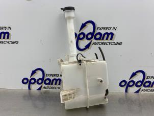 Gebruikte Ruitensproeiertank voor Chevrolet Aveo (300) 1.2 16V Prijs € 35,00 Margeregeling aangeboden door Gebr Opdam B.V.