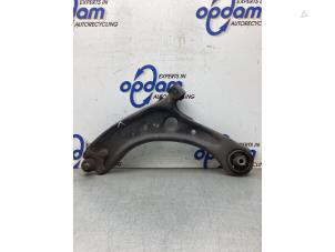 Gebruikte Draagarm onder links-voor Hyundai Tucson (TL) 1.7 CRDi 16V 2WD Prijs € 75,00 Margeregeling aangeboden door Gebr Opdam B.V.