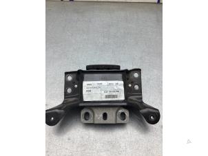 Gebruikte Versnellingsbak Steun Volkswagen T-Roc I 1.5 TSI 16V Prijs € 30,00 Margeregeling aangeboden door Gebr Opdam B.V.