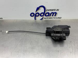 Gebruikte Slotmechaniek Motorkap BMW Z4 Roadster (E85) 3.0 24V Prijs € 50,00 Margeregeling aangeboden door Gebr Opdam B.V.