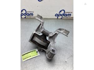 Gebruikte Motorrubber Mazda CX-3 (DJ/DK) 2.0 SkyActiv-G 121 Prijs € 50,00 Margeregeling aangeboden door Gebr Opdam B.V.