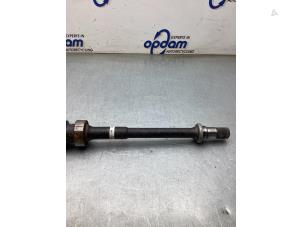 Gebruikte Aandrijfas rechts-voor Mazda CX-3 (DJ/DK) 2.0 SkyActiv-G 121 Prijs € 125,00 Margeregeling aangeboden door Gebr Opdam B.V.