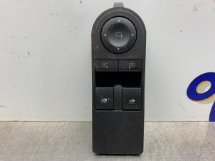 Gebruikte Ruit schakelaar elektrisch Opel Astra H GTC (L08) 1.8 16V Prijs € 40,00 Margeregeling aangeboden door Gebr Opdam B.V.