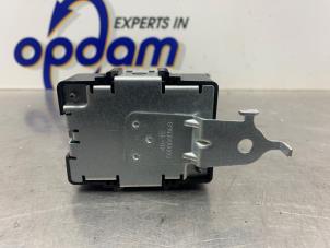 Gebruikte Deur module Toyota Auris Touring Sports (E18) 1.2 T 16V Prijs € 50,00 Margeregeling aangeboden door Gebr Opdam B.V.