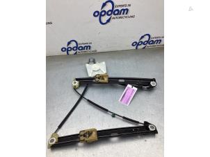 Gebruikte Ruitmechaniek 4Deurs rechts-voor Volkswagen T-Roc I 1.5 TSI 16V Prijs € 75,00 Margeregeling aangeboden door Gebr Opdam B.V.