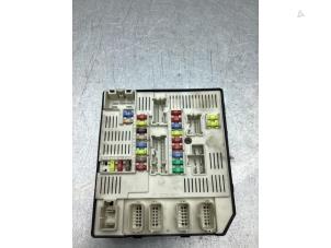 Gebruikte Zekeringkast Renault Megane III Coupe (DZ) 1.4 16V TCe 130 Prijs € 100,00 Margeregeling aangeboden door Gebr Opdam B.V.