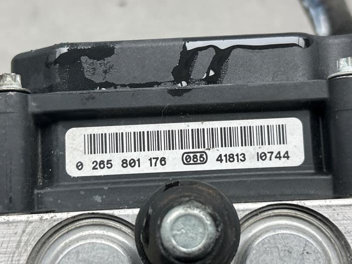 ABS Pomp van een Fiat Punto III (199) 0.9 TwinAir Turbo 100 2014