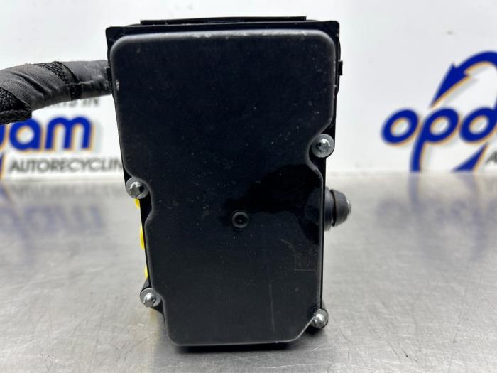 ABS Pomp van een Fiat Punto III (199) 0.9 TwinAir Turbo 100 2014