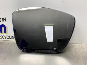 Nieuwe Spiegelglas rechts Peugeot 208 Prijs € 25,00 Inclusief btw aangeboden door Gebr Opdam B.V.