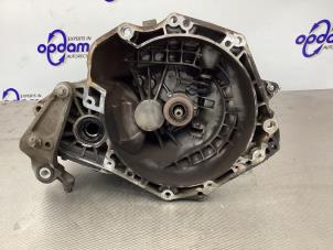 Gebruikte Versnellingsbak Opel Corsa D 1.2 16V Prijs € 150,00 Margeregeling aangeboden door Gebr Opdam B.V.