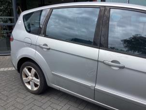 Gebruikte Deur 4Deurs rechts-achter Ford S-Max (GBW) 2.0 16V Prijs € 300,00 Margeregeling aangeboden door Gebr Opdam B.V.