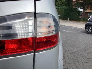 Gebruikte Achterlicht rechts Ford S-Max (GBW) 2.0 16V Prijs € 40,00 Margeregeling aangeboden door Gebr Opdam B.V.